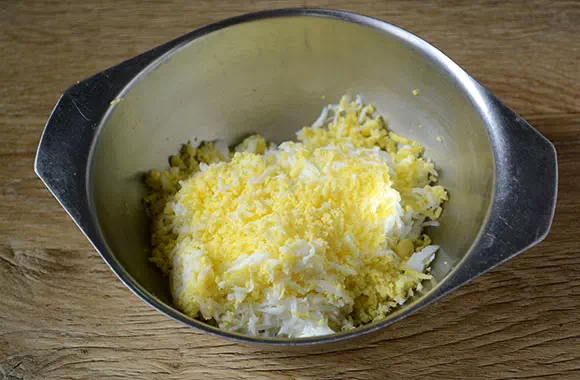 конвертики из лаваша с сыром и яйцом рецепт фото 3